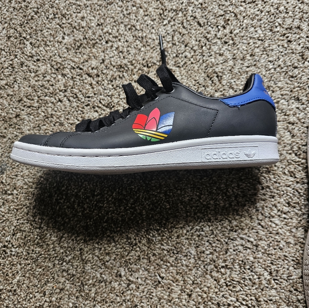 Adidias Stan smith pride rainbow trefoil womens shoes size 6.5.